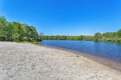 Gallery image of Deck and Lake View Spacious Long Pond Home! in Long Pond