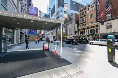 Gallery image of Blueground Midtown laundry doorman nr shows NYC-1414 in New York