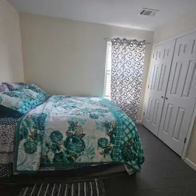 Room K Divine Villa and Resorts 5mins to EWR Airport and 4mins to Penn Station Newark