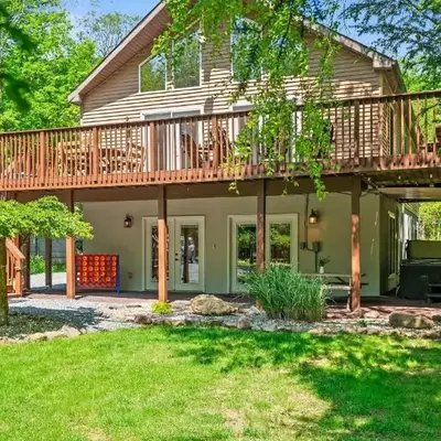 Mews Mountain House by AvantStay Walk to Beach Hot Tub Game Room