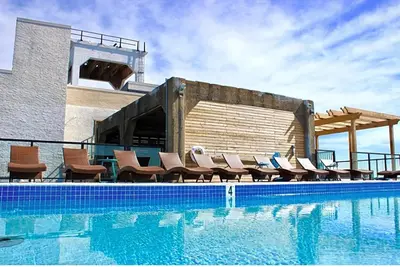 a swimming pool with chairs next to a building at Nice 1BR Luxury Flat - Pool & Gym in Philadelphia