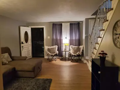 Gallery image of Serenity Room by the Airport - Shared space in Collingdale