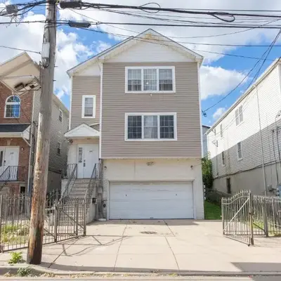 3-Bedroom Apt 5 miles AirPort