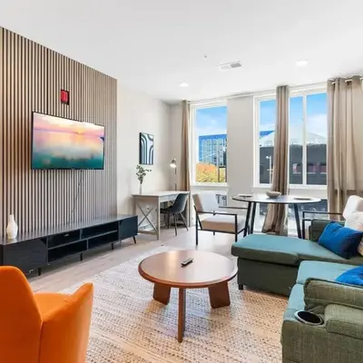 1BD Sleeps 4 with Views - Near Fish Town and Old City
