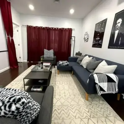 2 Living Rooms - King bd - Deck - BBQ - Airport 15 min