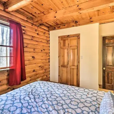 Log Cabin and Suite Close to Ski Adventures