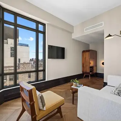 Freeman 203 by Rove Travel -1BR Condo with Shared Amenities