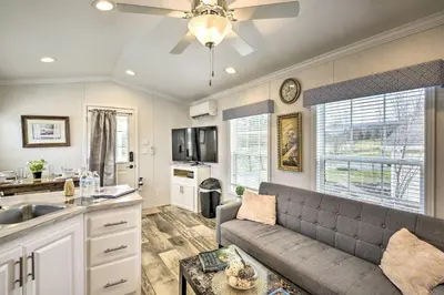 a living room with a couch and a kitchen at Woodland Hideout near Ski Adventures in Pleasant Mount