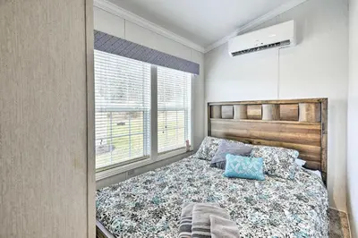 a bedroom with a bed and a window at Premium Cottages and Suites near Ski Resort in Pleasant Mount