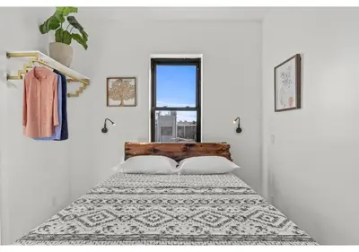 a bedroom with a bed and a window at Liberty bell GSN Harvest 1 in Philadelphia